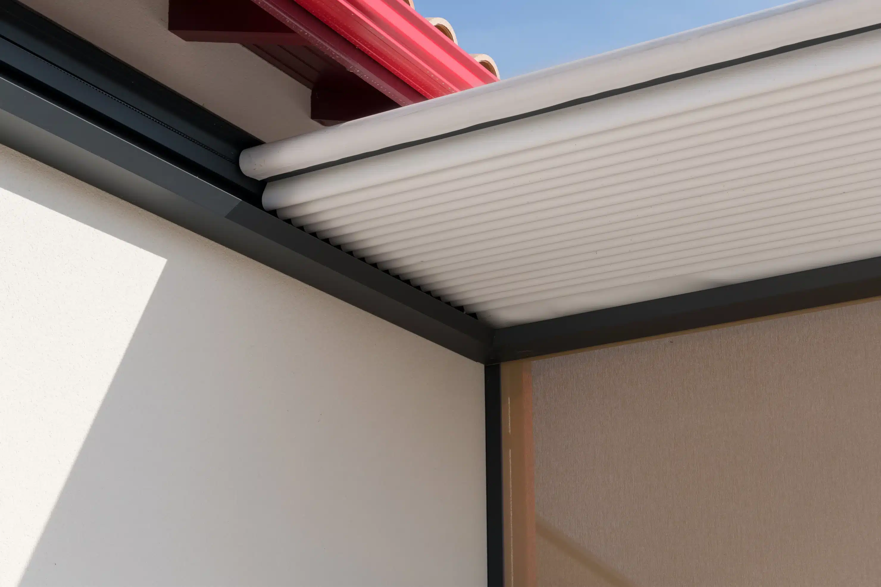 pergola-toile-retractable-detail-sur-la-toile-ouverte