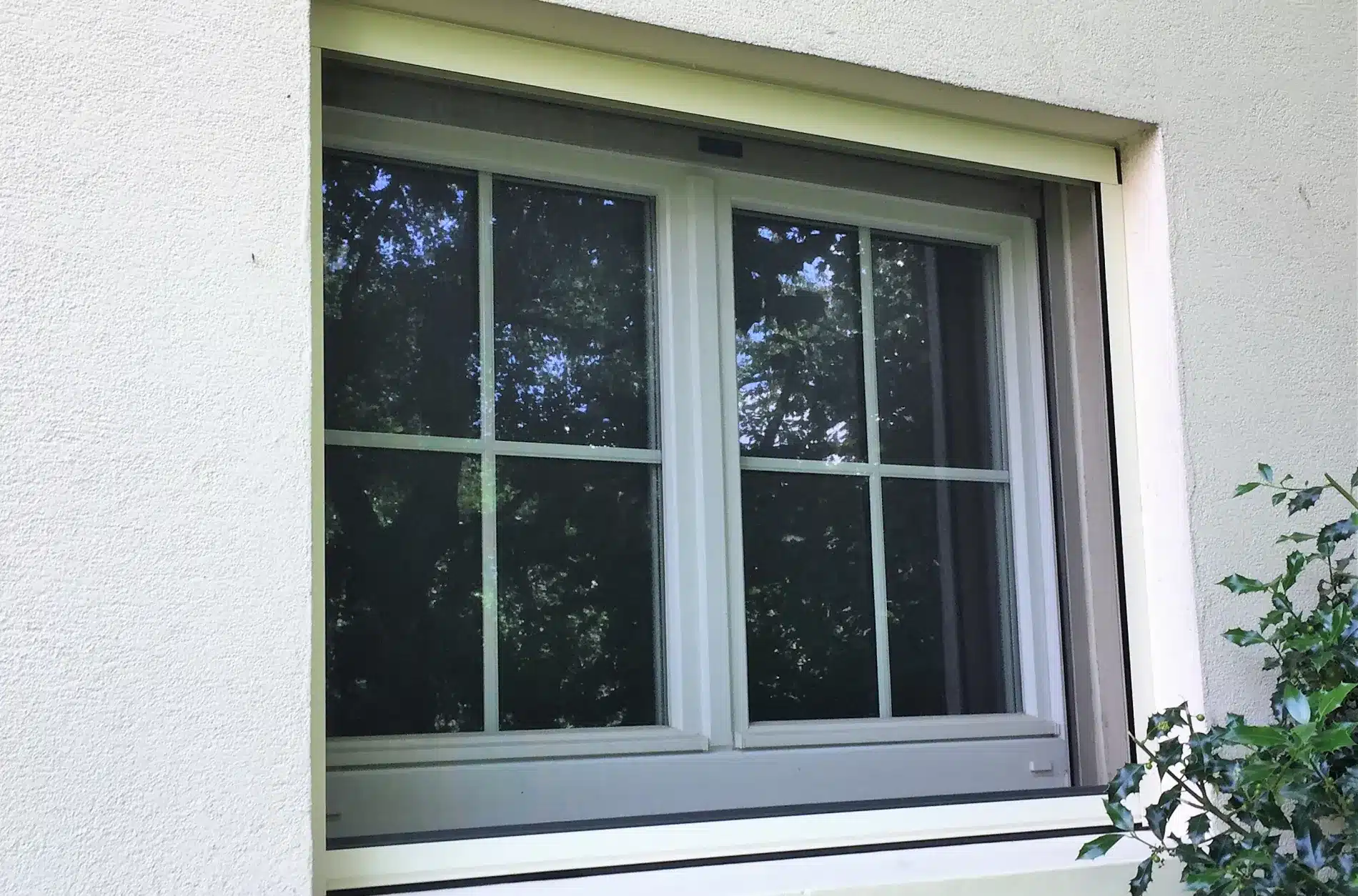 Verral Moustiquaire enroulable verticale sur fenêtre à Rixheim Alsace